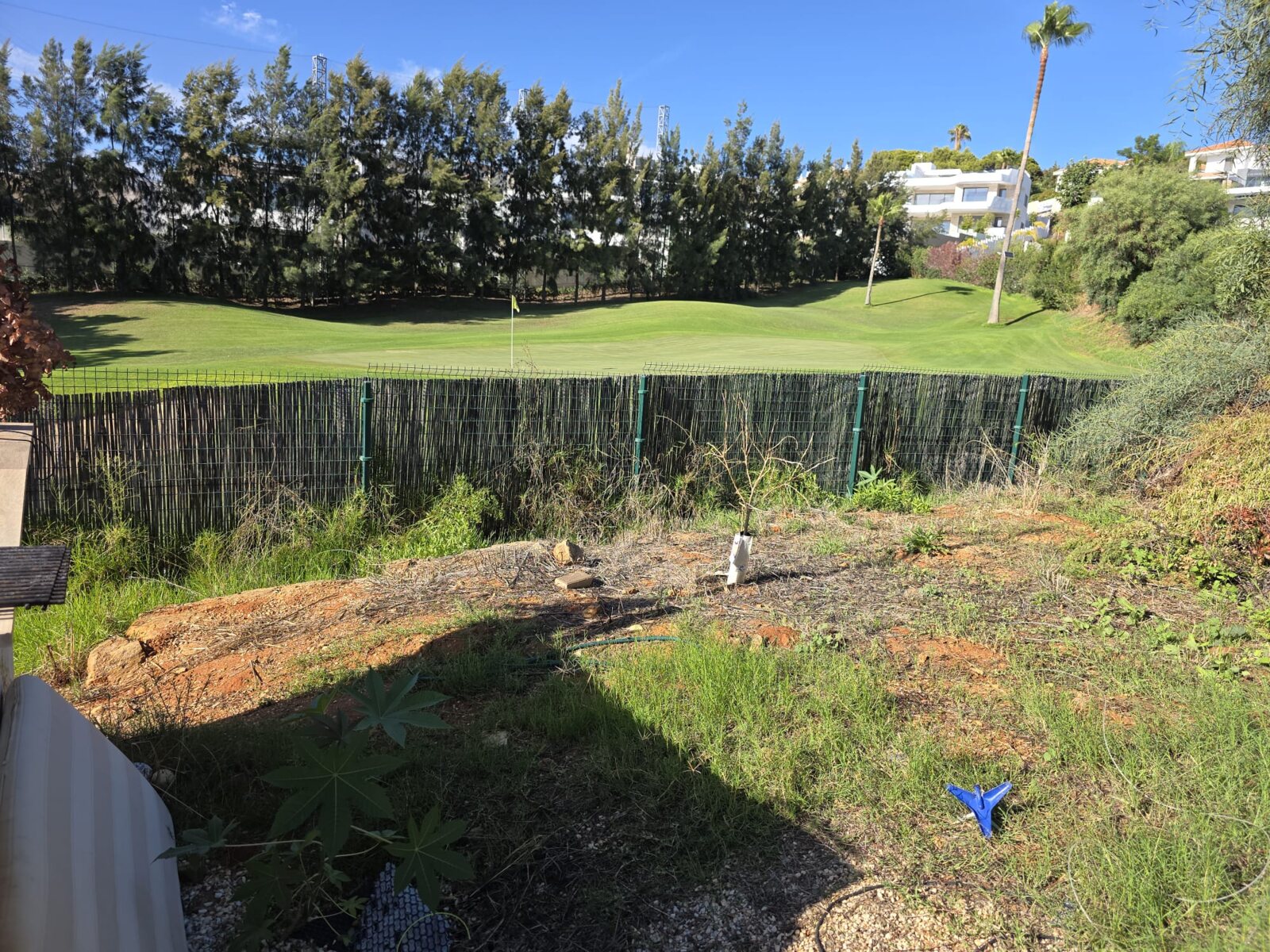 View of the green at Cabopino Golf’s 6th hole from beside the holiday homes